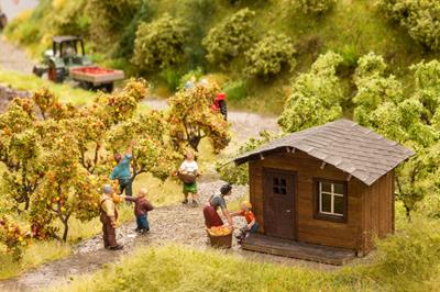 Noch Fruit Pickers